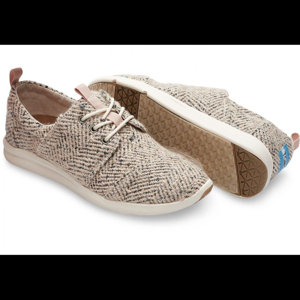 NWT TOMS Del Rey Sneaker